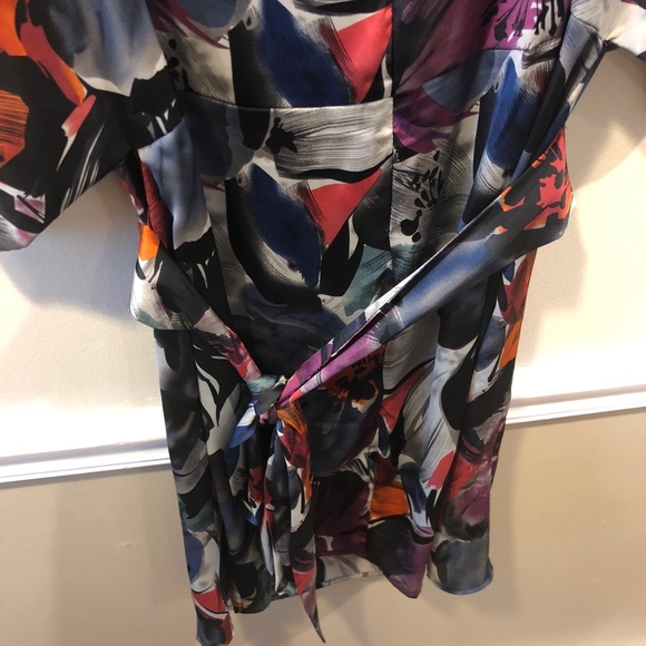 Stunning floral dress - Picture 4 of 4